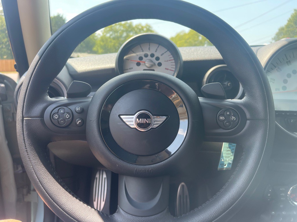 2013 MINI Cooper Image 19
