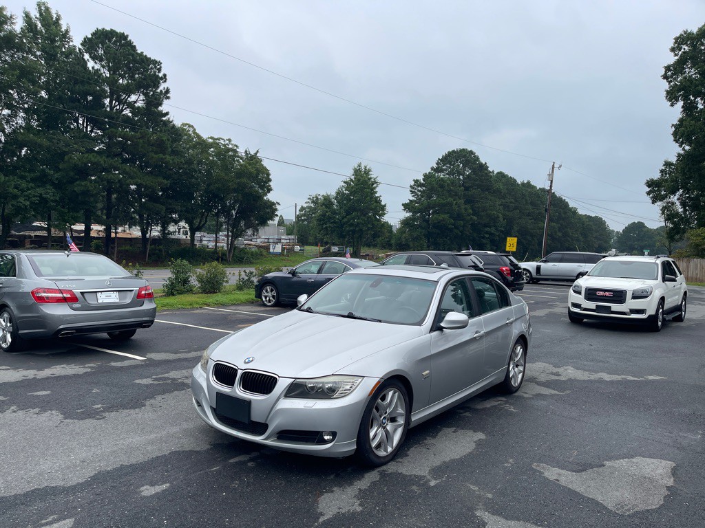 2009 BMW 3 Series Image 2