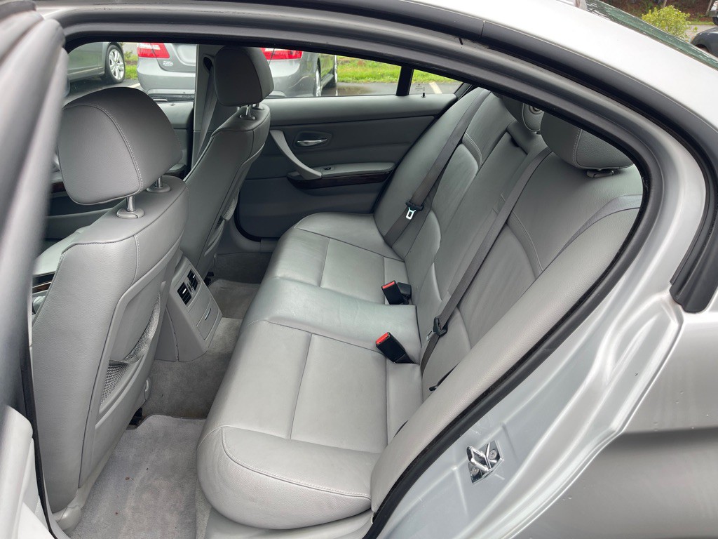 2009 BMW 3 Series Image 11