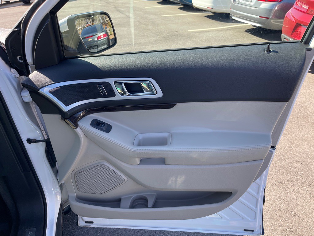 2015 Ford Explorer Image 17