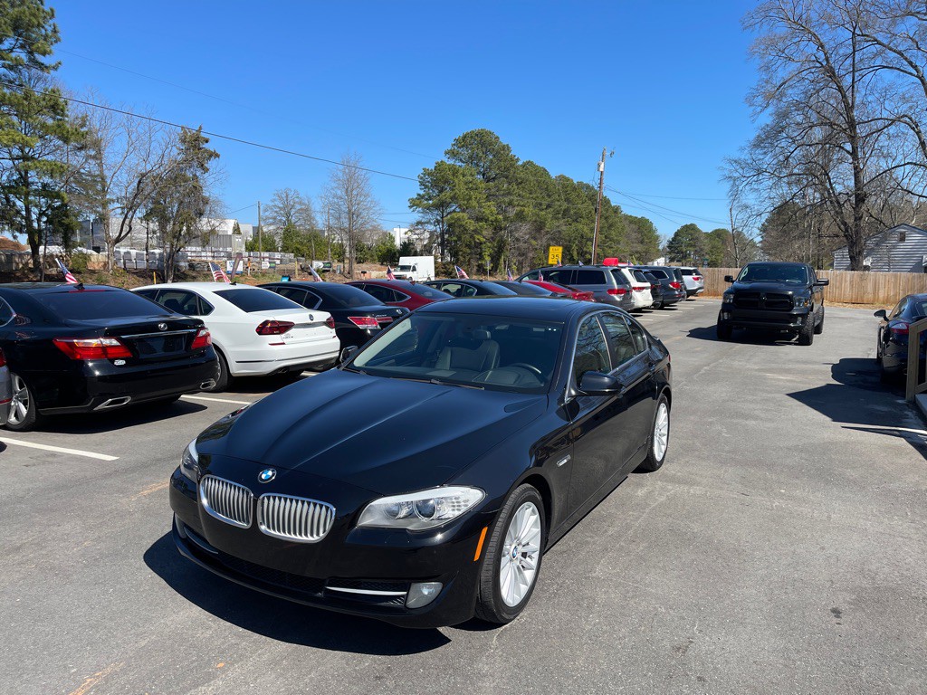 2013 BMW 5 Series Image 2
