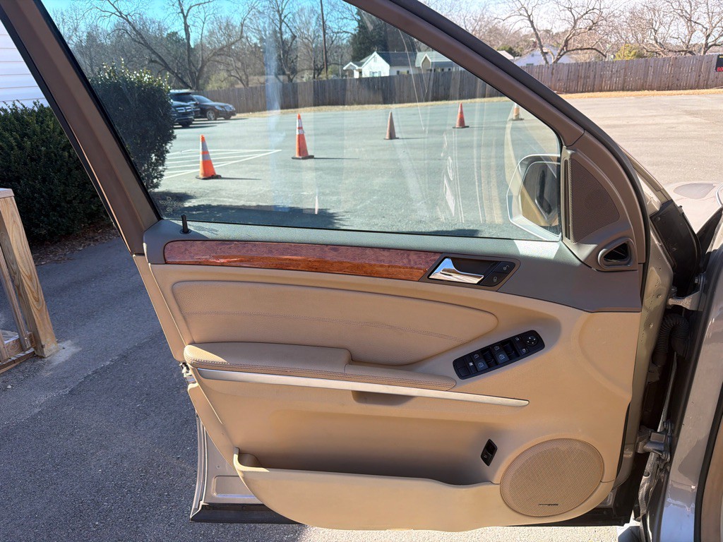 2009 Mercedes-Benz M-Class Image 10