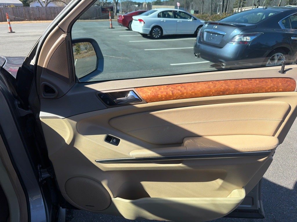 2009 Mercedes-Benz M-Class Image 16