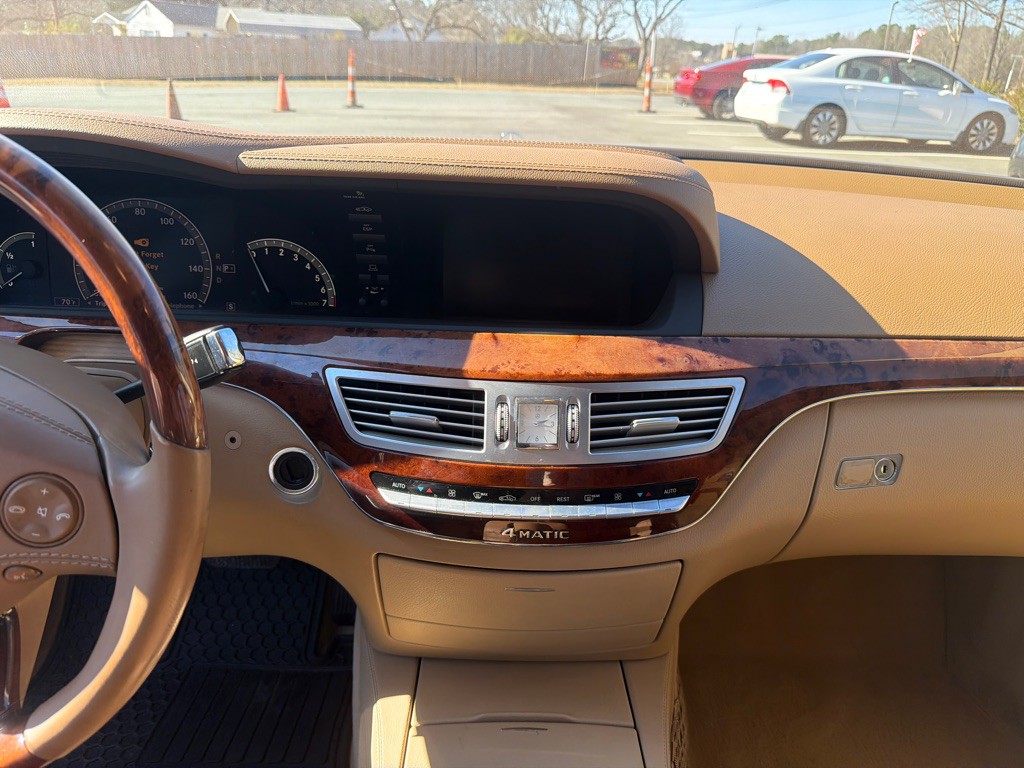 2009 Mercedes-Benz S-Class Image 19