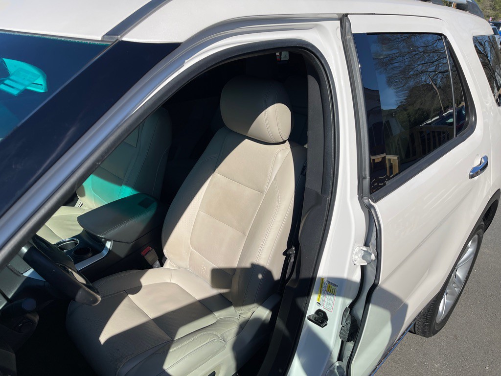 2015 Ford Explorer Image 9