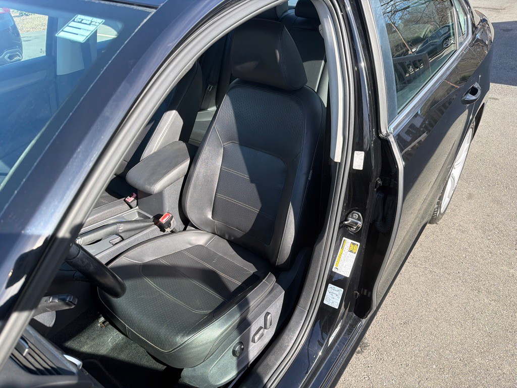 2014 Volkswagen Passat Image 9