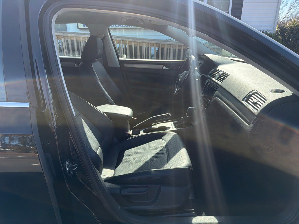 2014 Volkswagen Passat Image 13