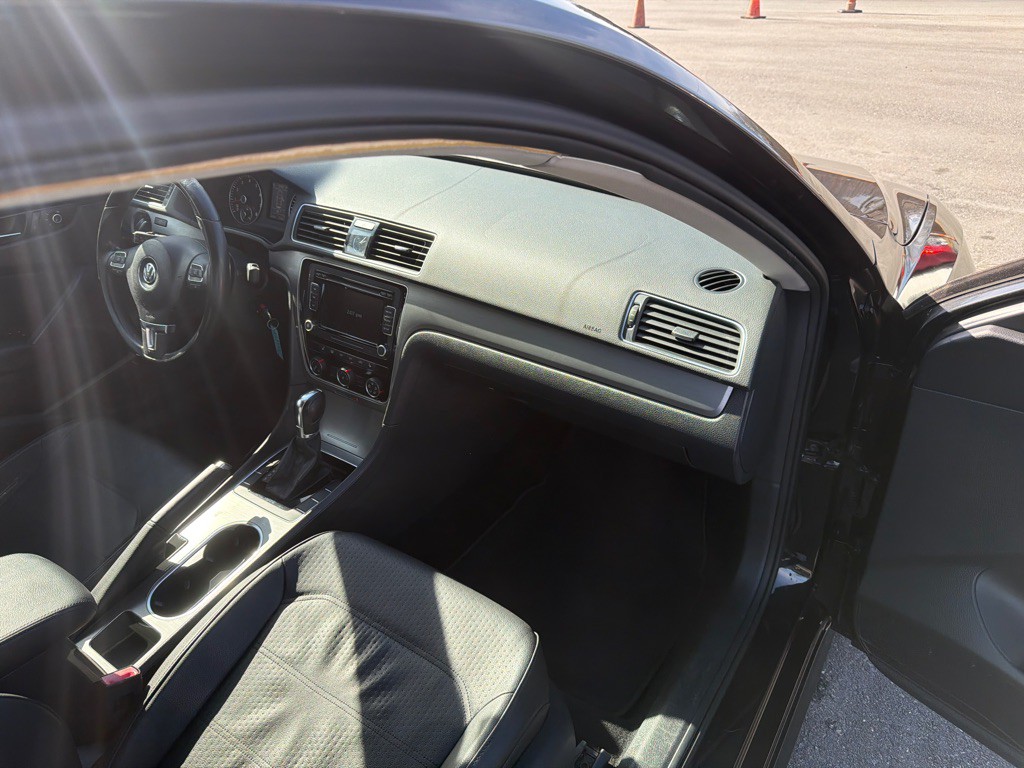 2014 Volkswagen Passat Image 14