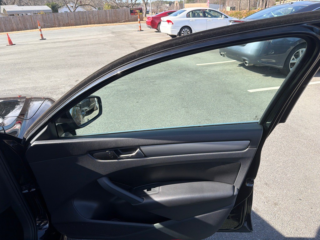 2014 Volkswagen Passat Image 16