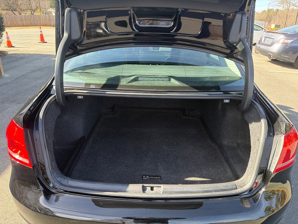 2014 Volkswagen Passat Image 17