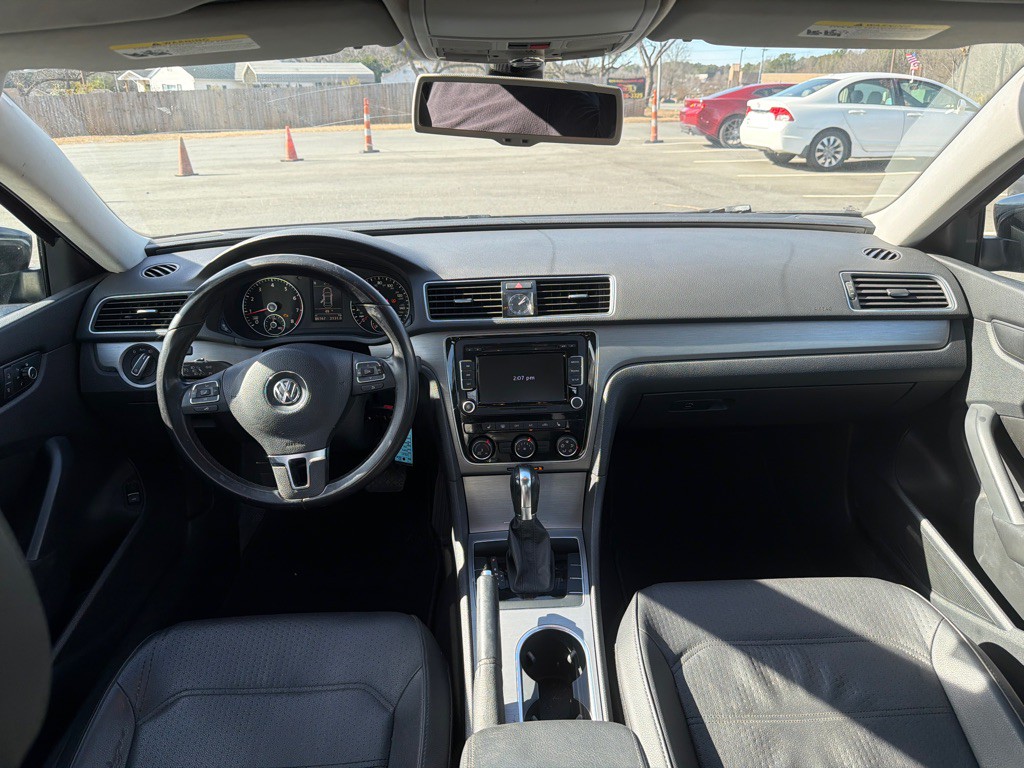2014 Volkswagen Passat Image 18