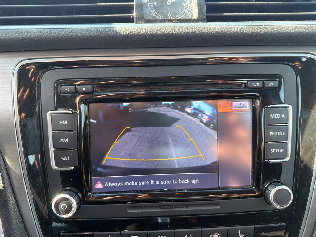 2014 Volkswagen Passat Image 20