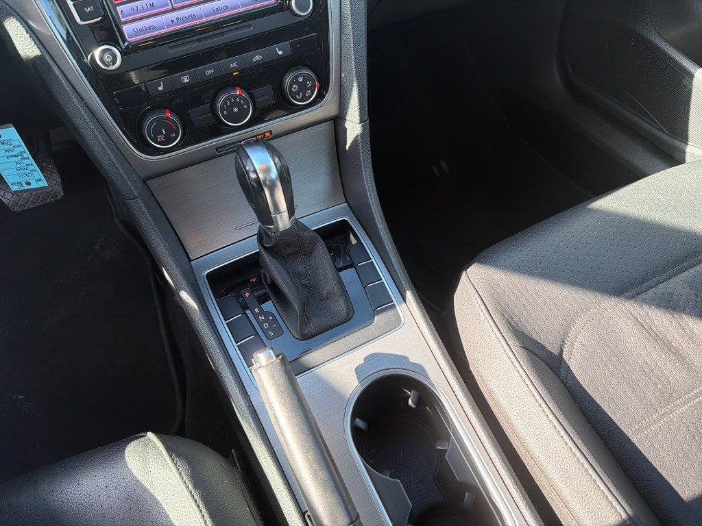 2014 Volkswagen Passat Image 21