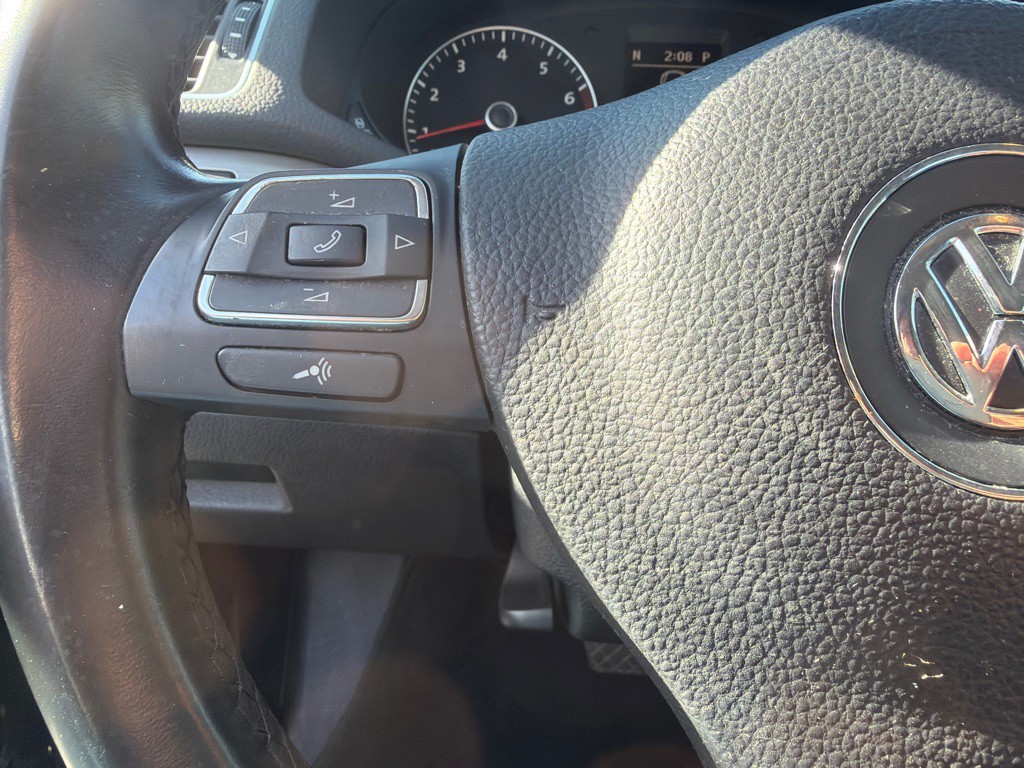 2014 Volkswagen Passat Image 23