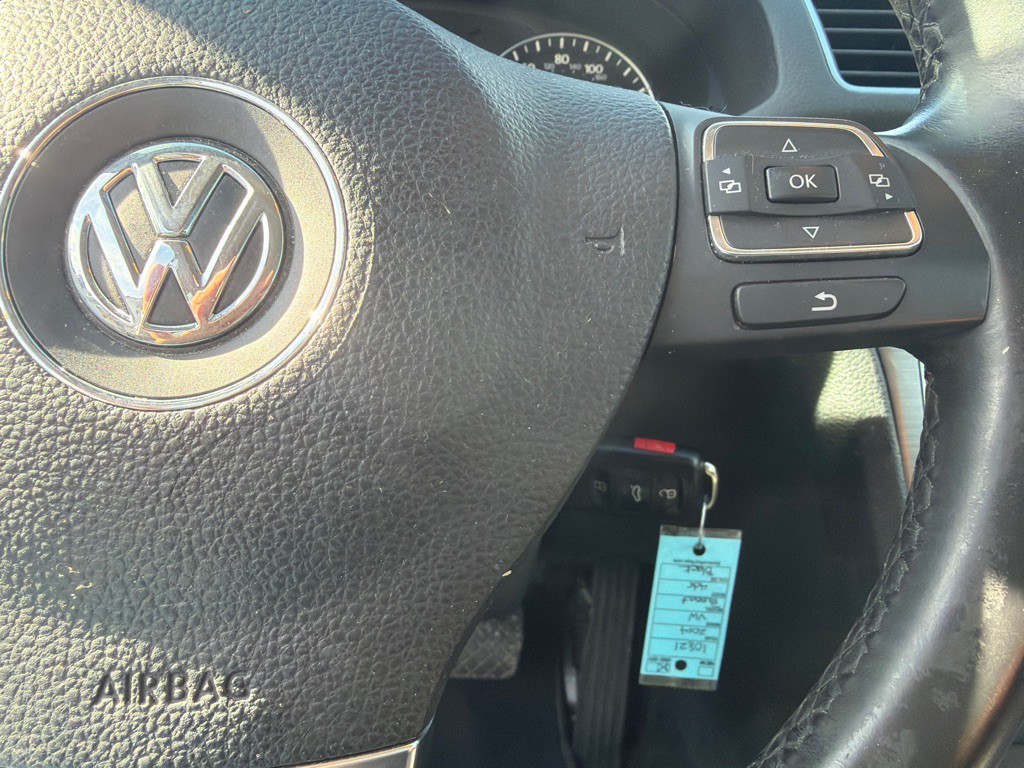 2014 Volkswagen Passat Image 24