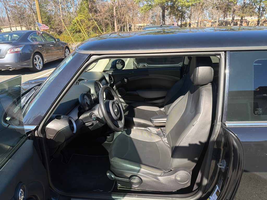 2012 MINI Cooper Image 7