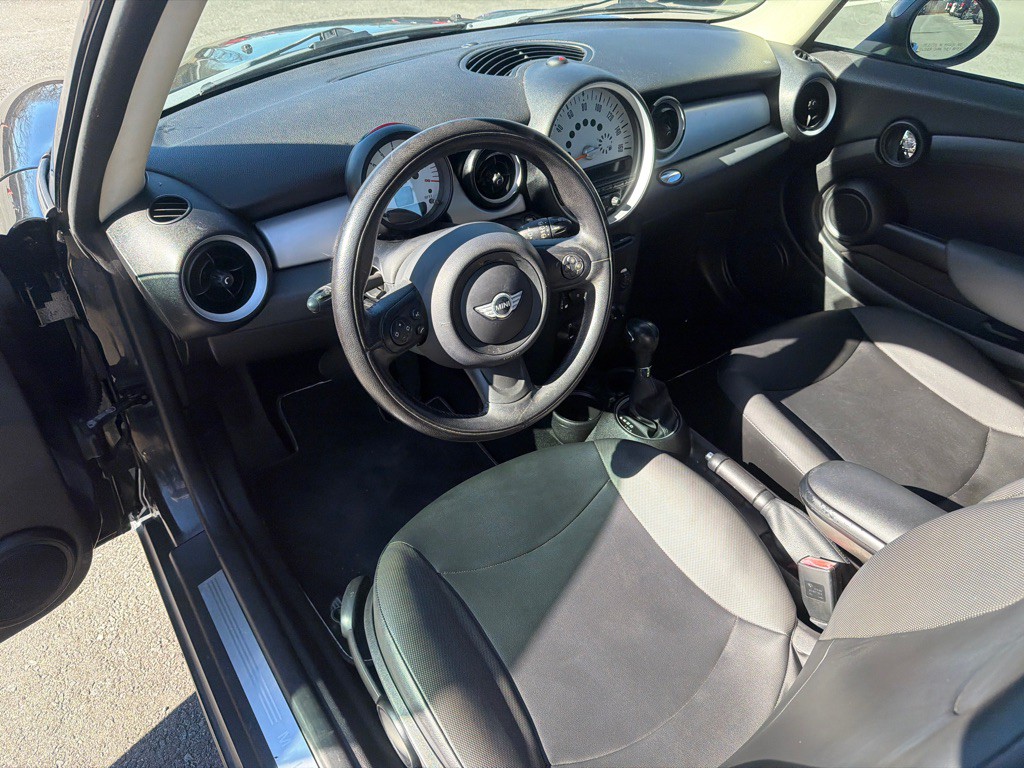 2012 MINI Cooper Image 8