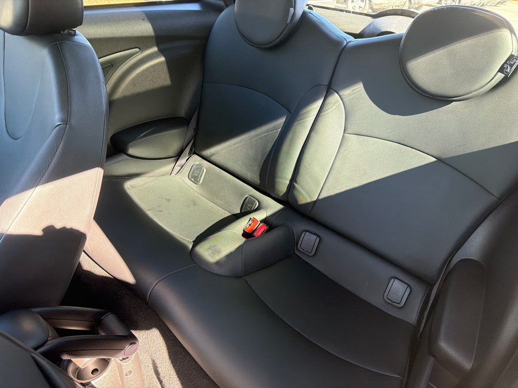 2012 MINI Cooper Image 11