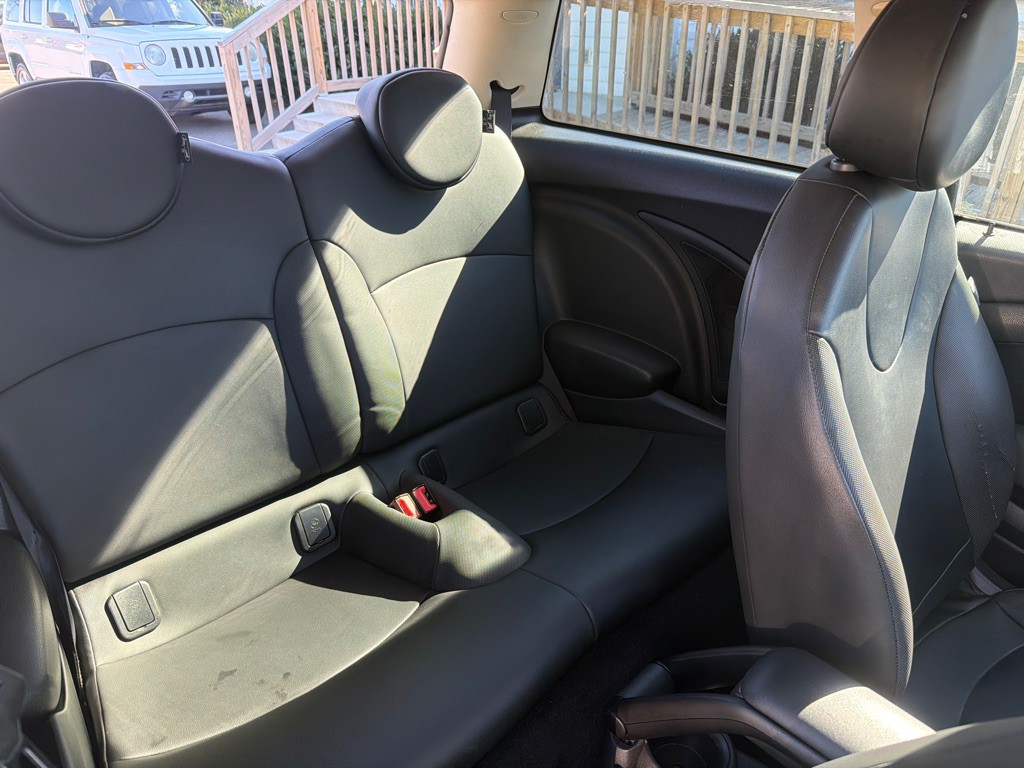 2012 MINI Cooper Image 12