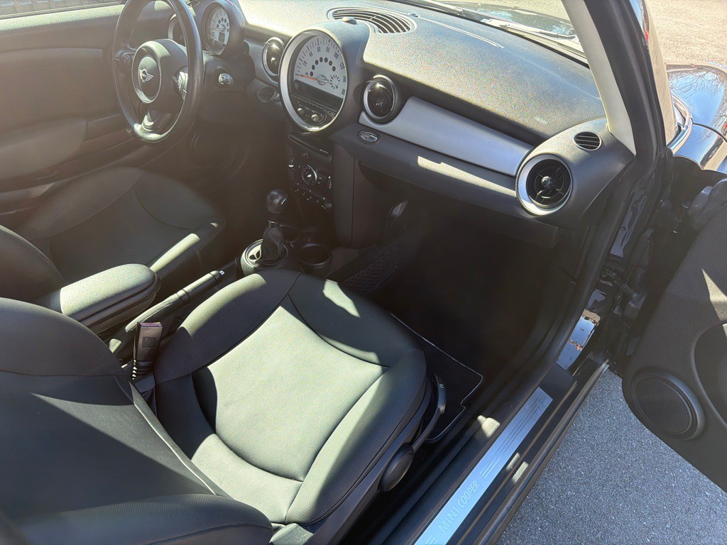 2012 MINI Cooper Image 14