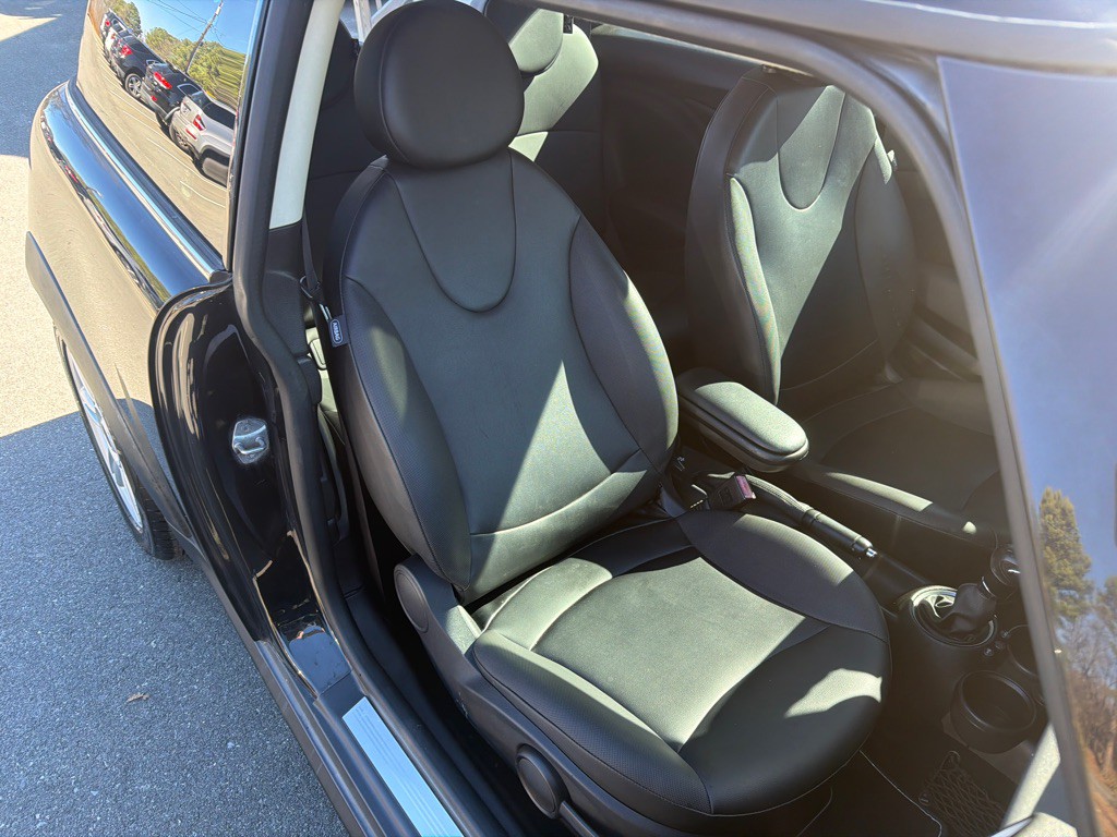 2012 MINI Cooper Image 15