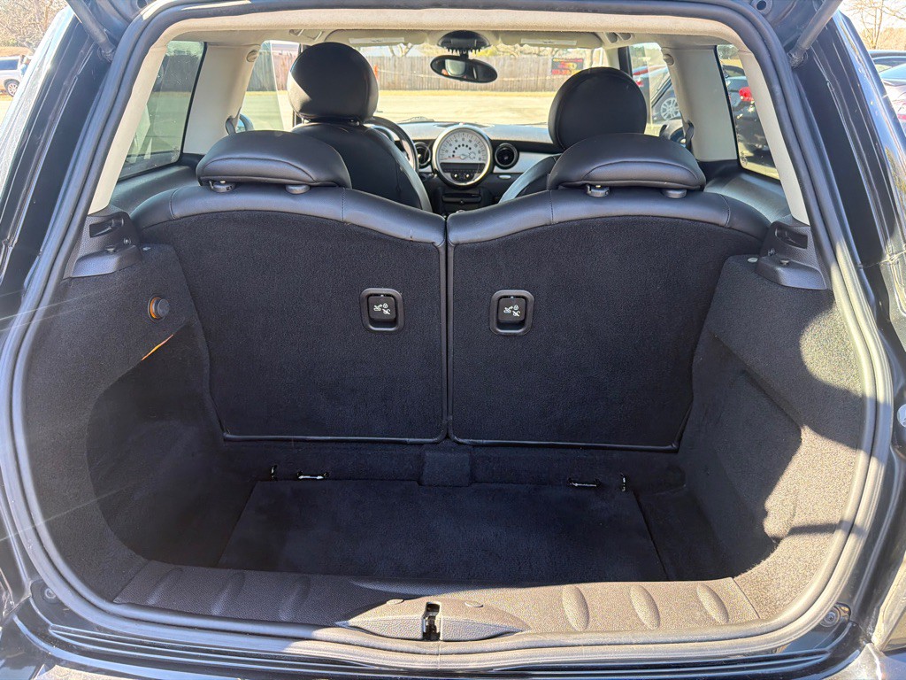 2012 MINI Cooper Image 17