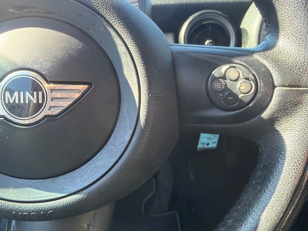 2012 MINI Cooper Image 22