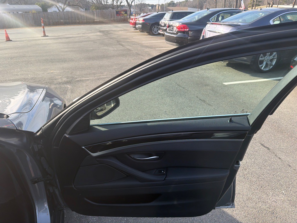 2016 BMW 5 Series Image 16