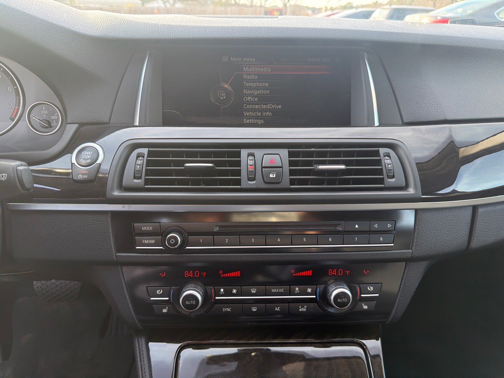 2016 BMW 5 Series Image 19