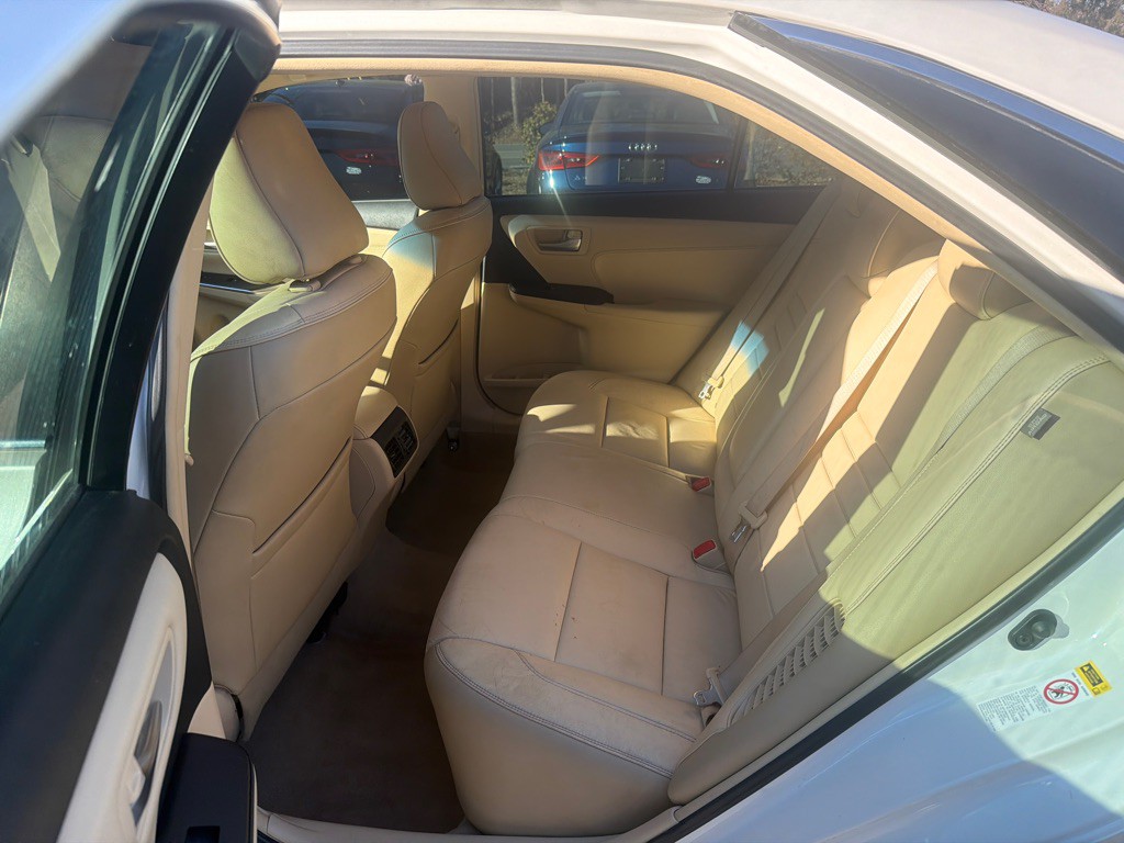 2015 Toyota Camry Image 11