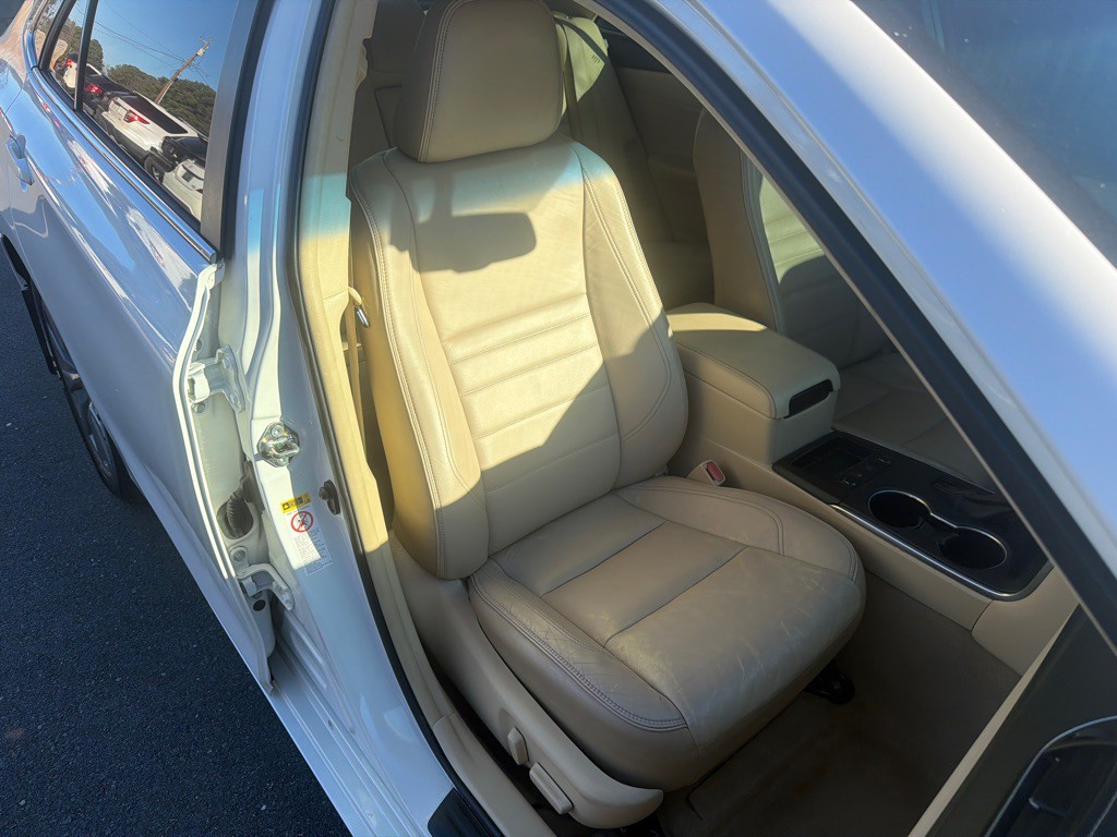 2015 Toyota Camry Image 15