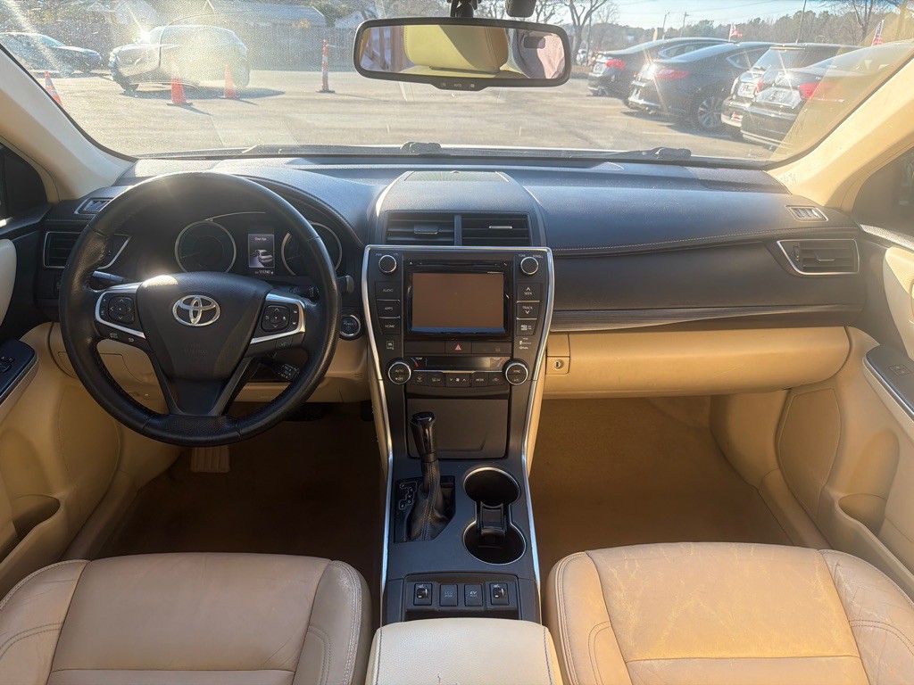 2015 Toyota Camry Image 18