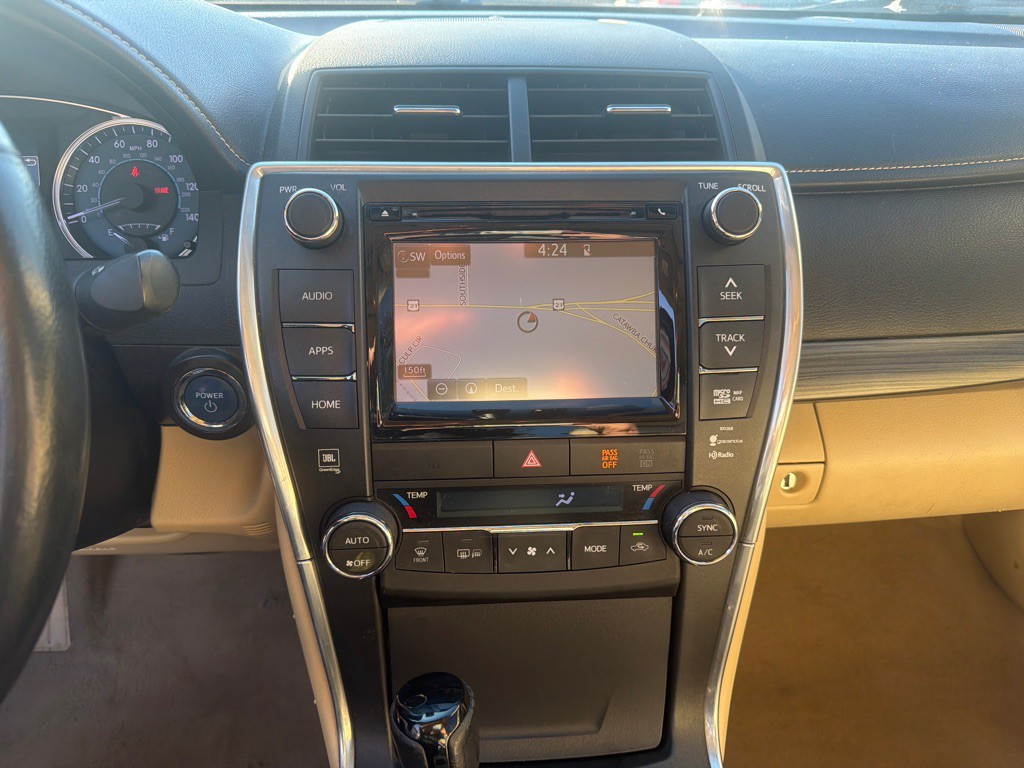 2015 Toyota Camry Image 19