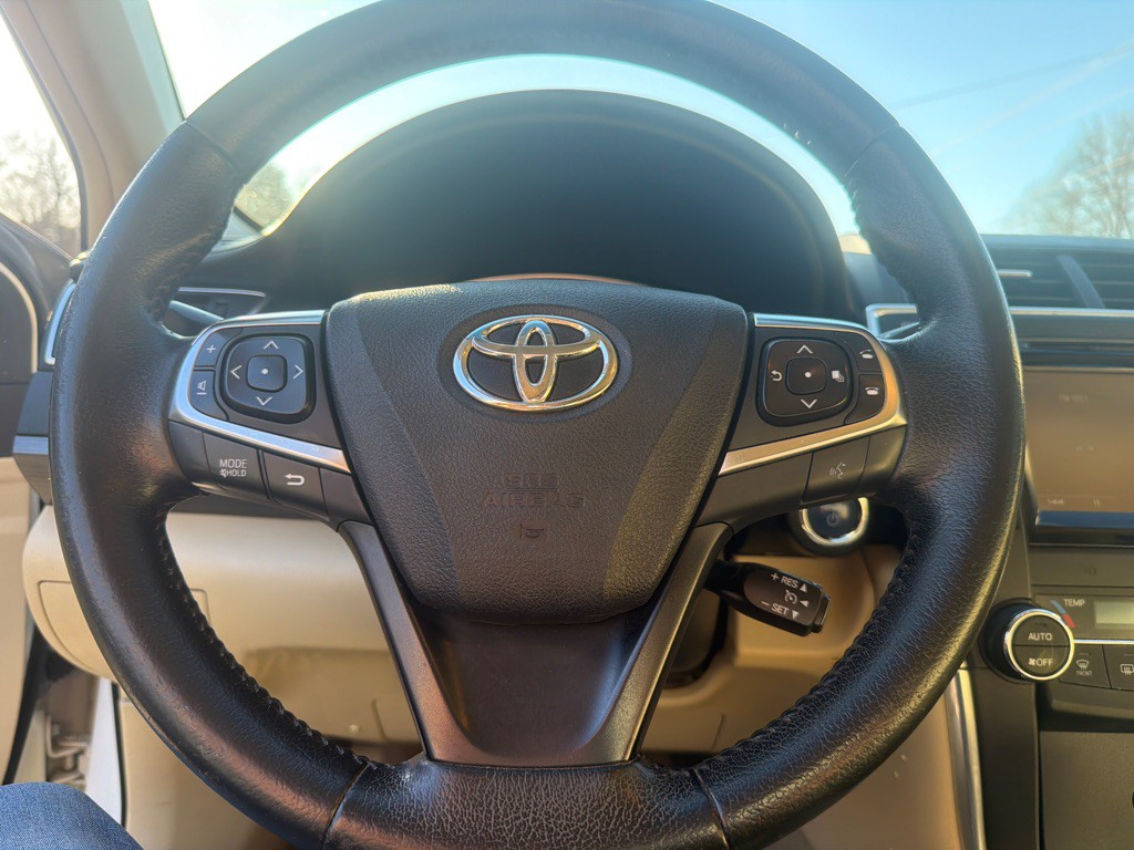 2015 Toyota Camry Image 23