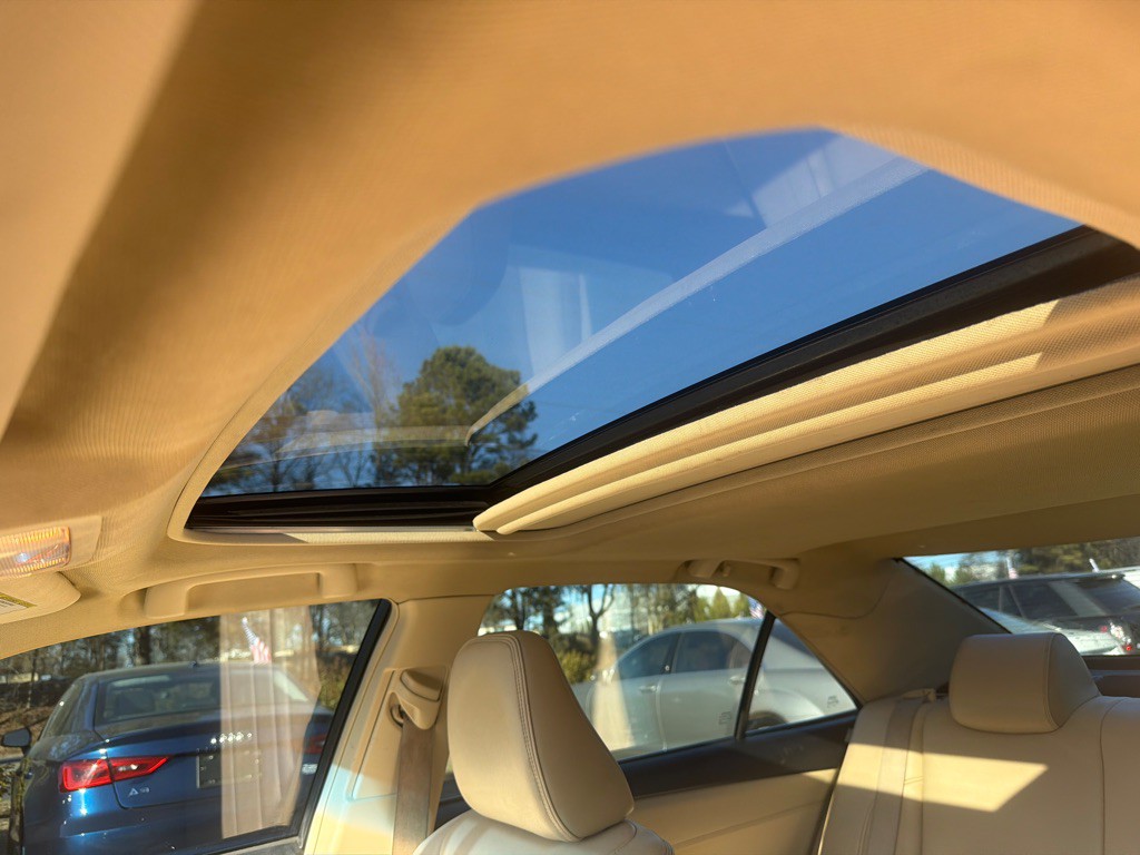 2015 Toyota Camry Image 26