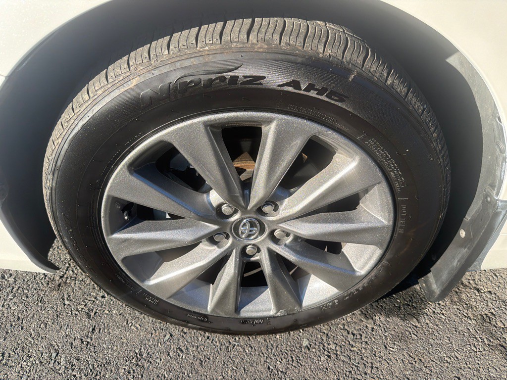 2015 Toyota Camry Image 28