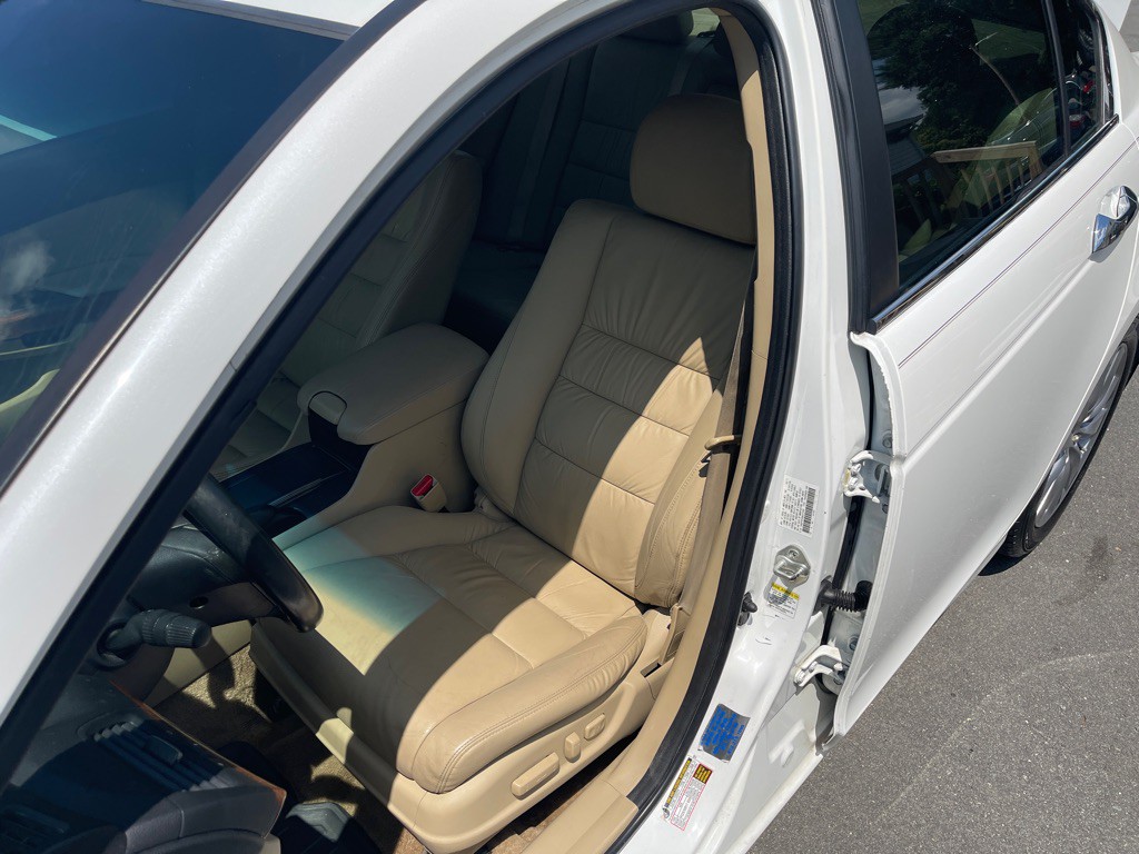 2011 Honda Accord Image 9