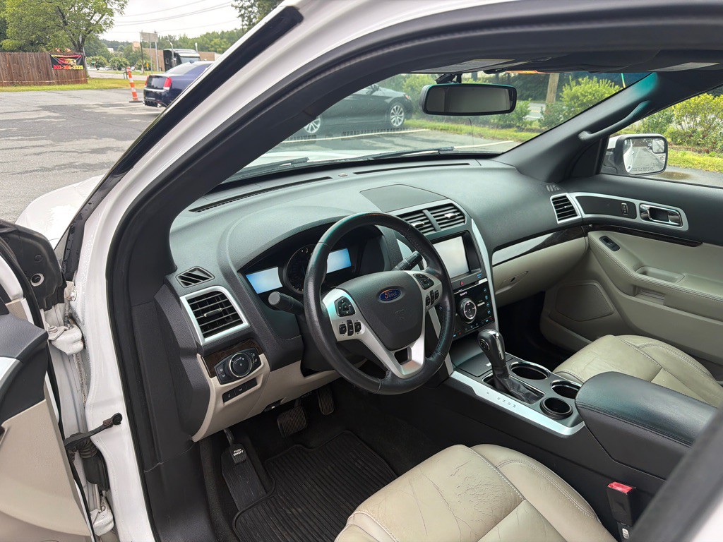2014 Ford Explorer Image 8