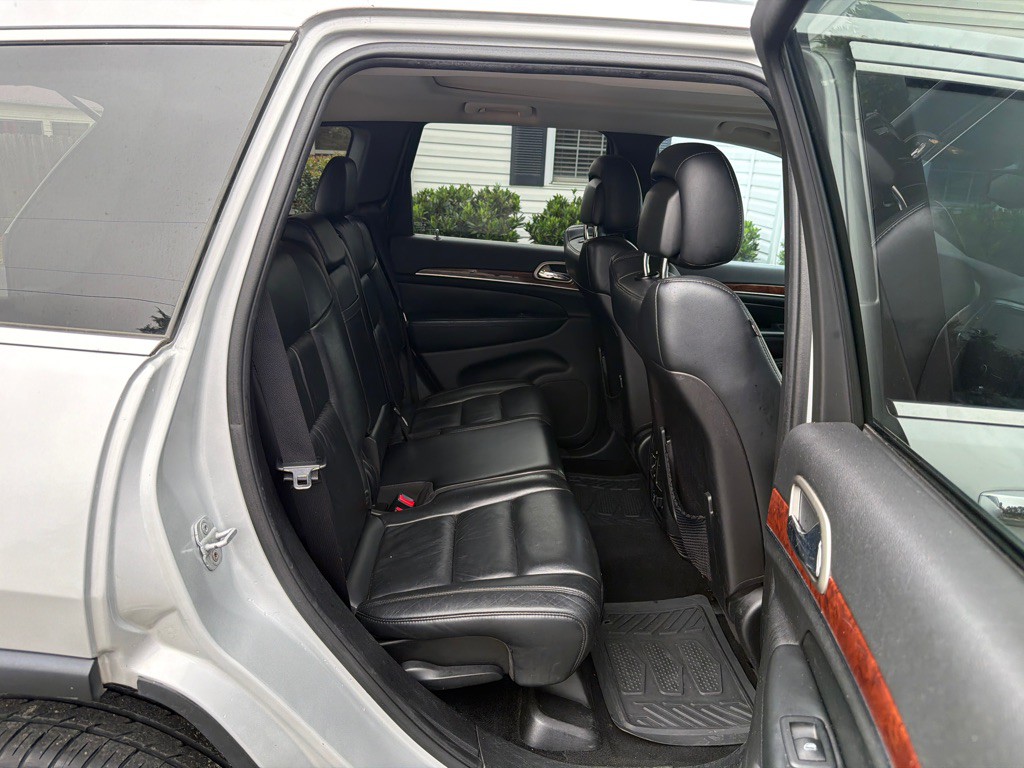 2012 Jeep Grand Cherokee Image 12
