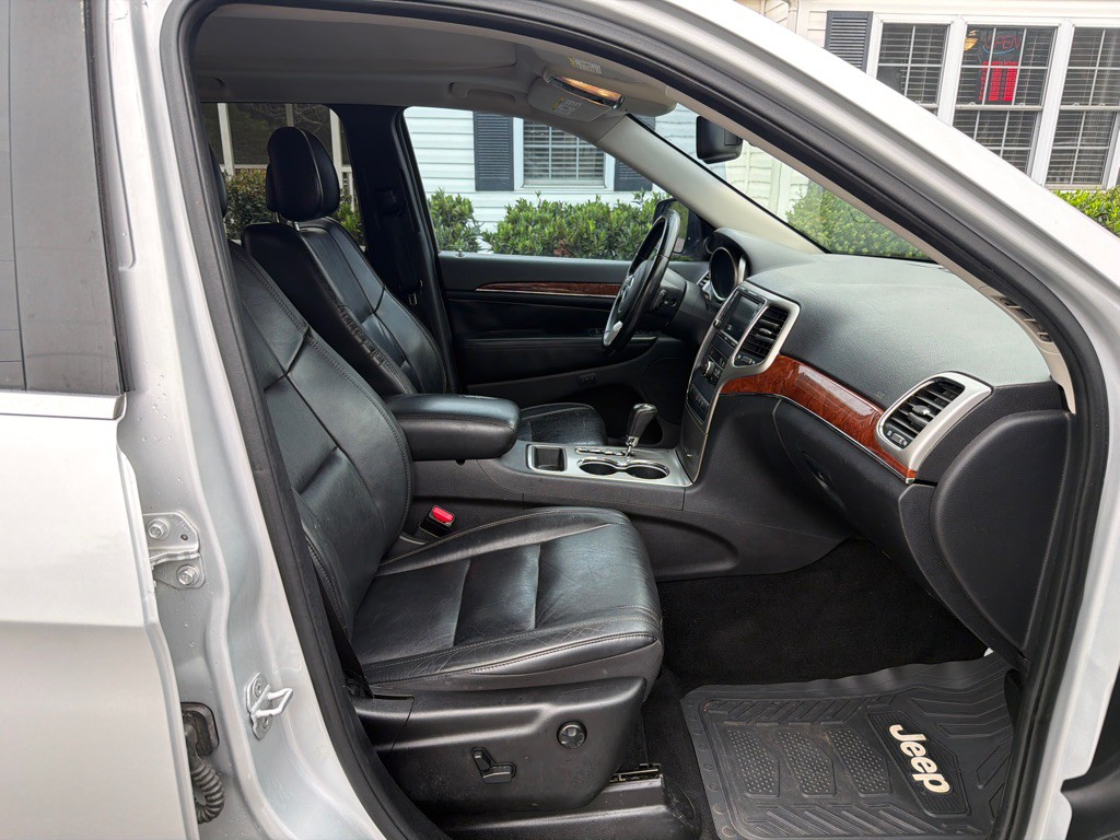 2012 Jeep Grand Cherokee Image 13