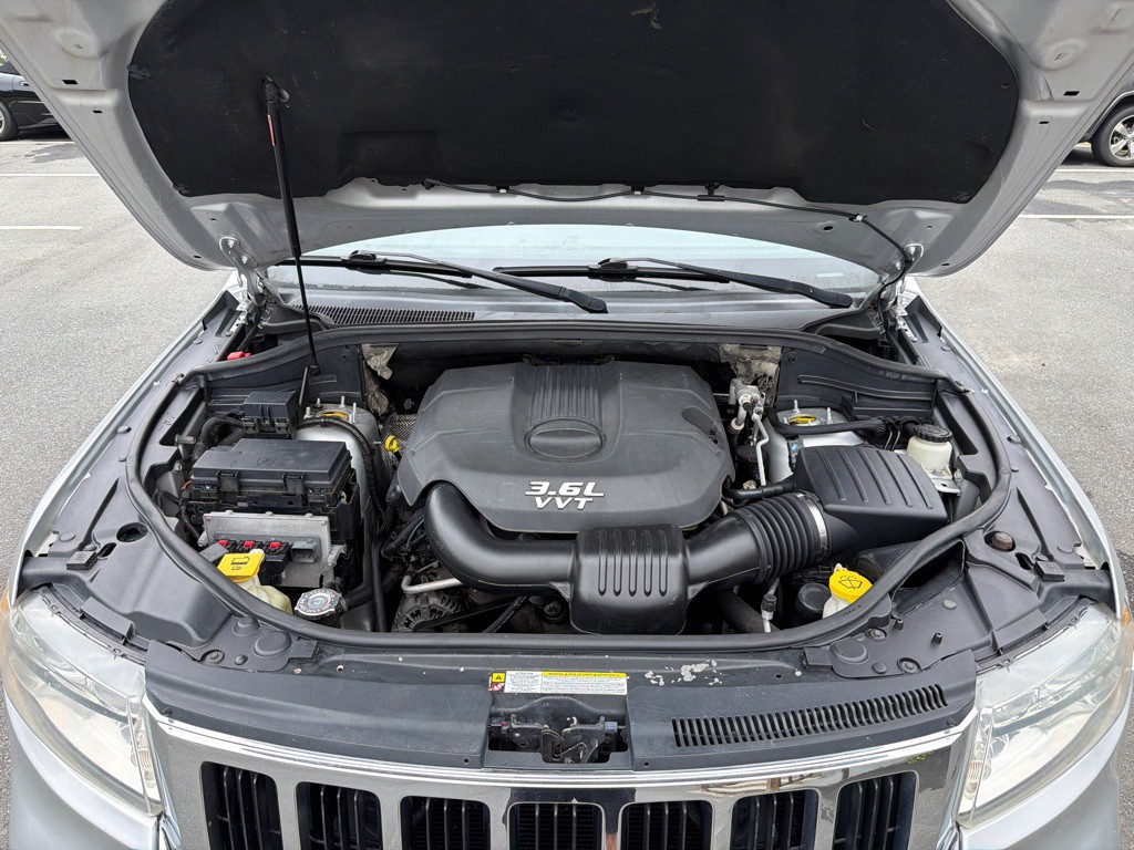2012 Jeep Grand Cherokee Image 25