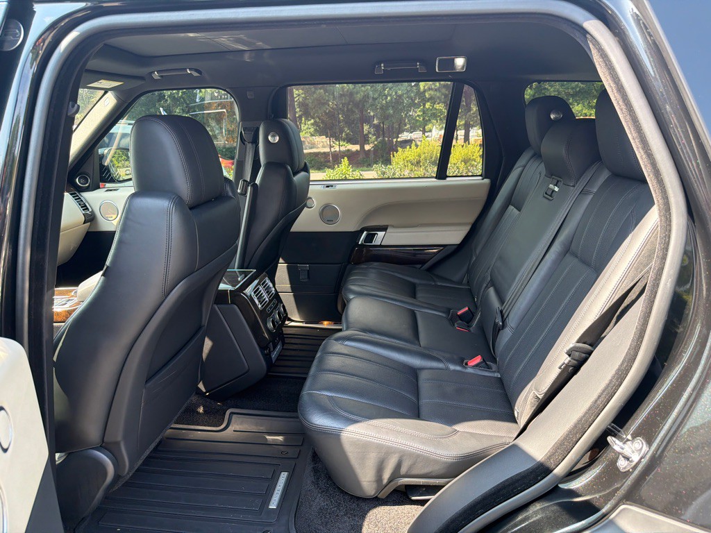 2017 Land Rover Range Rover Image 11