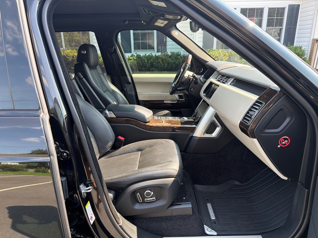 2017 Land Rover Range Rover Image 13