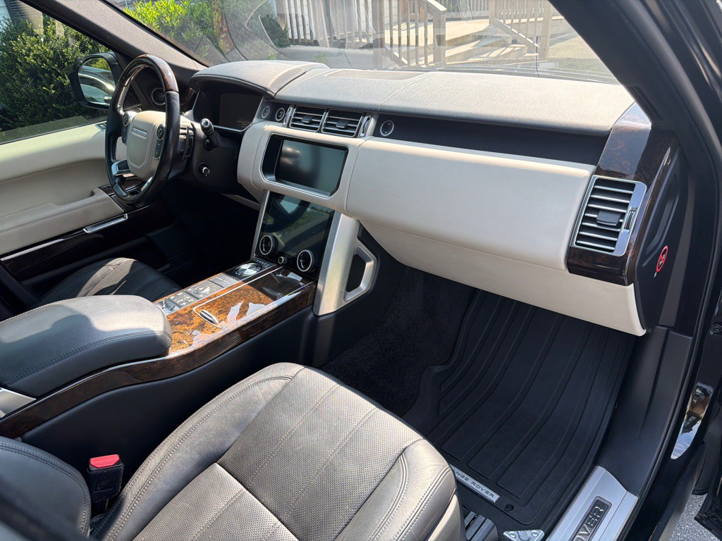 2017 Land Rover Range Rover Image 14