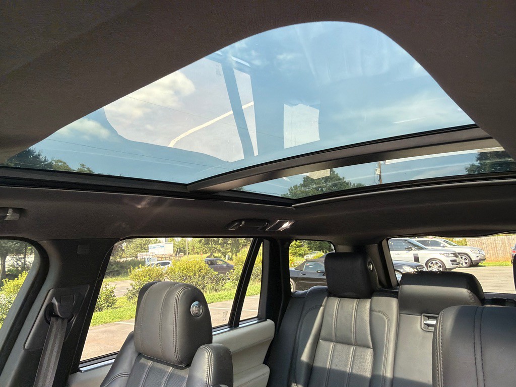 2017 Land Rover Range Rover Image 26