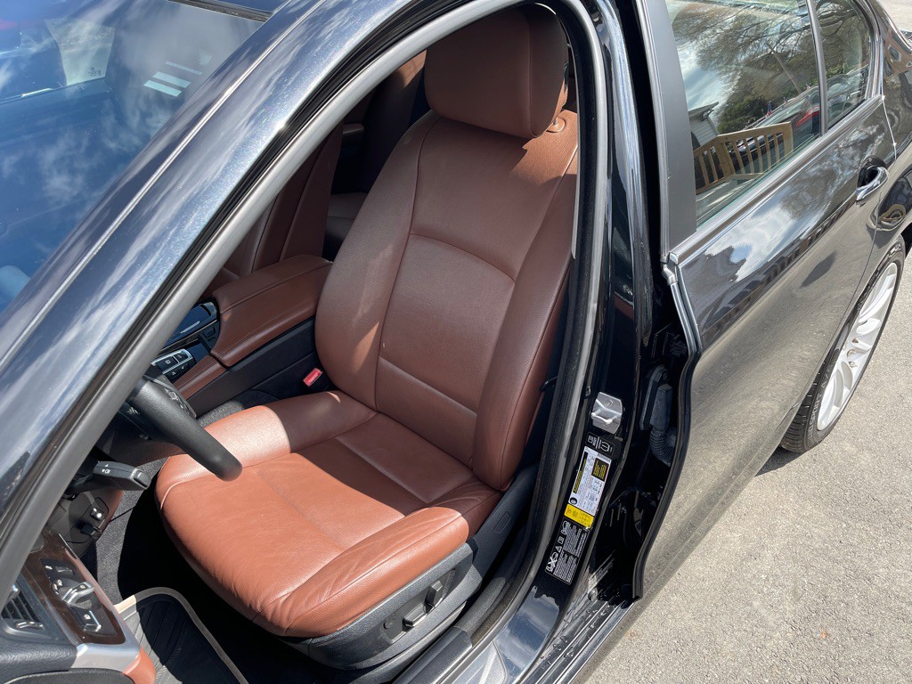 2013 BMW 5 Series Image 9