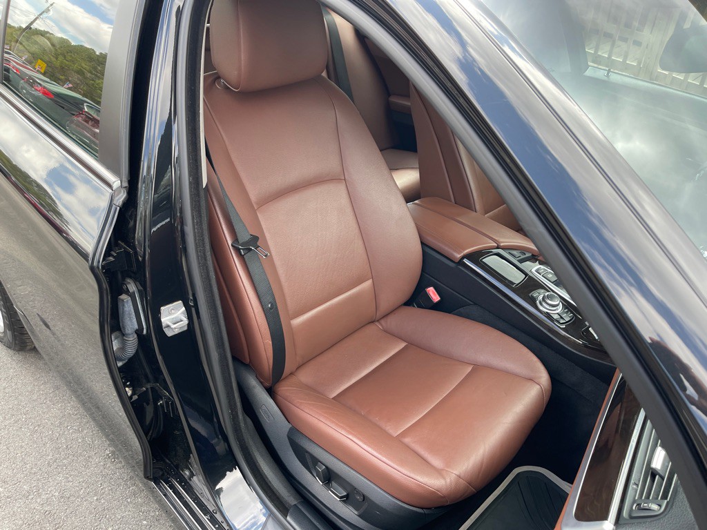2013 BMW 5 Series Image 15