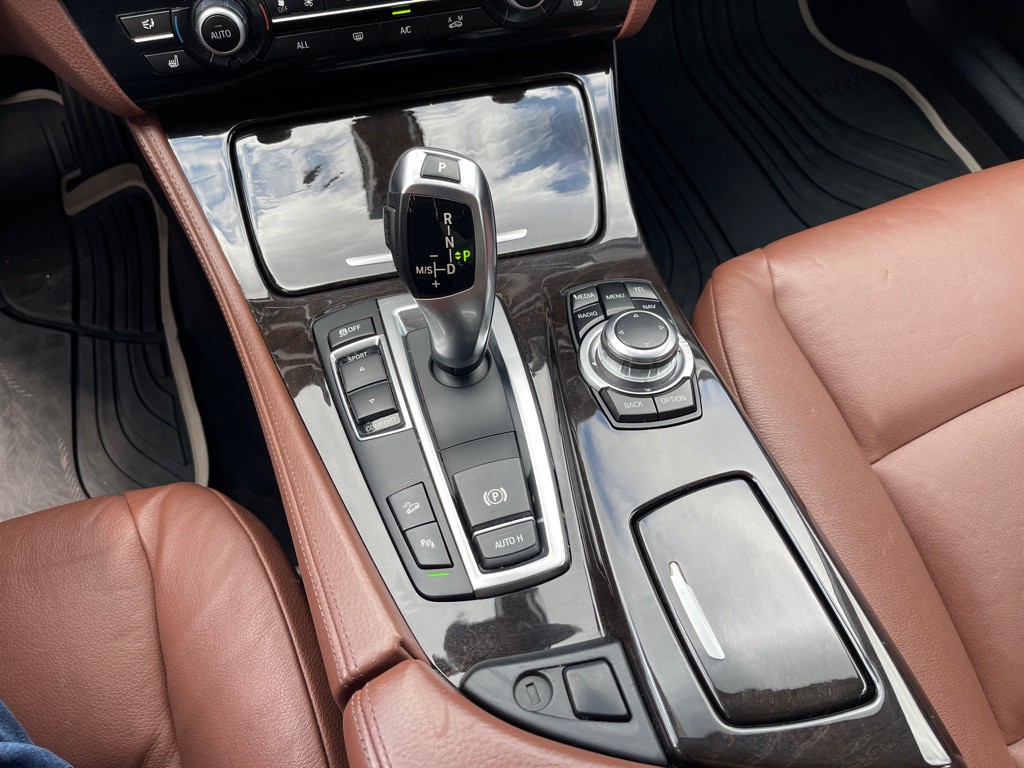 2013 BMW 5 Series Image 21