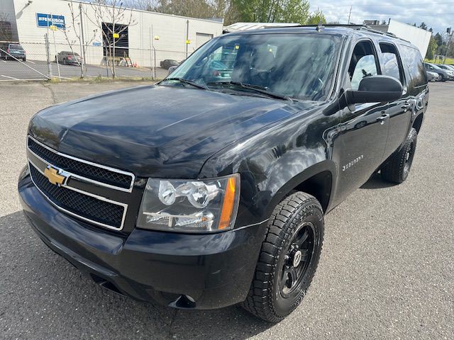 2014 Chevrolet Suburban Image 1