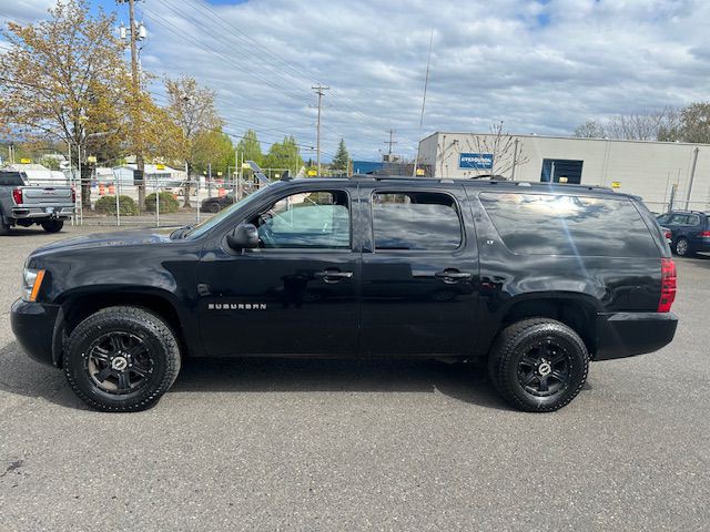 2014 Chevrolet Suburban Image 2